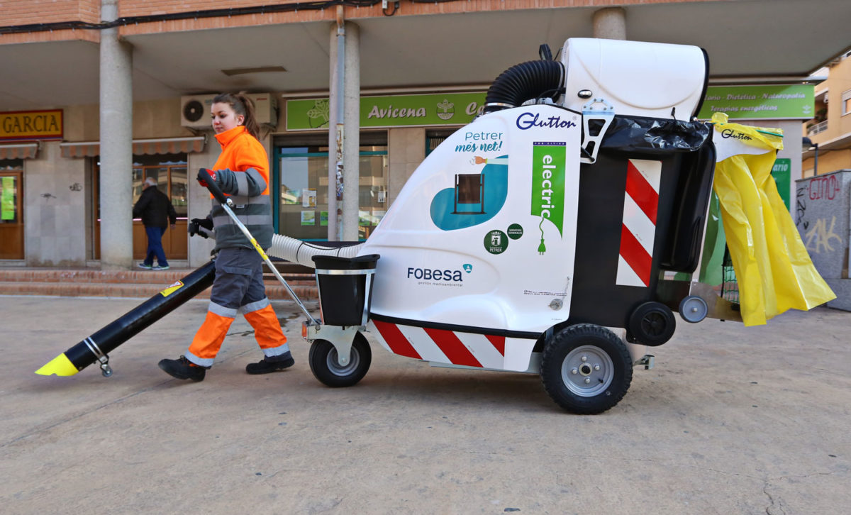 fobesa mejora el servicio de limpieza viaria en la ciudad alicantina de petrer