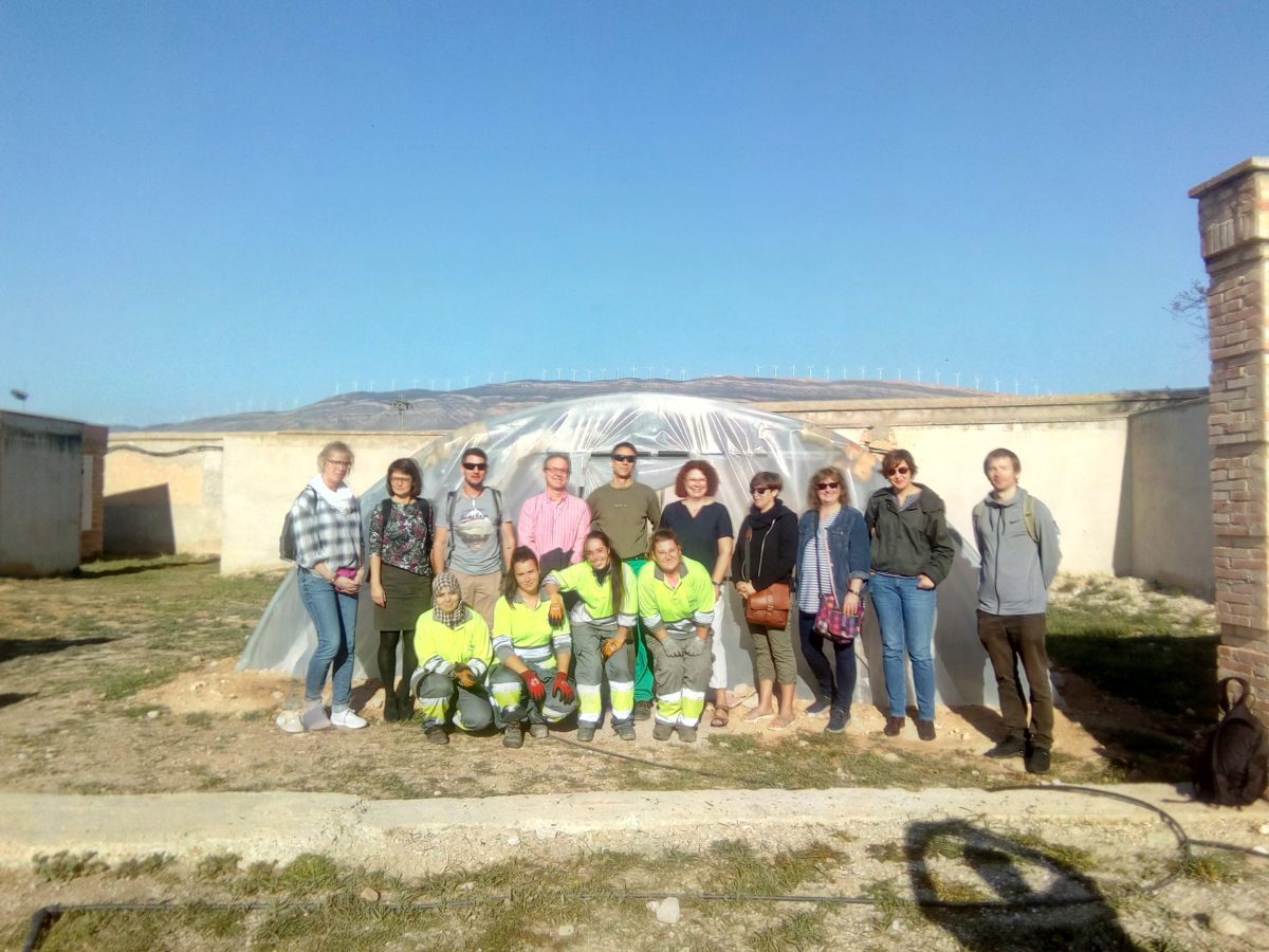 Representantes de un centro de formación alemán visitan Caudete para conocer el programa de FP dual de jardinería de FOBESA