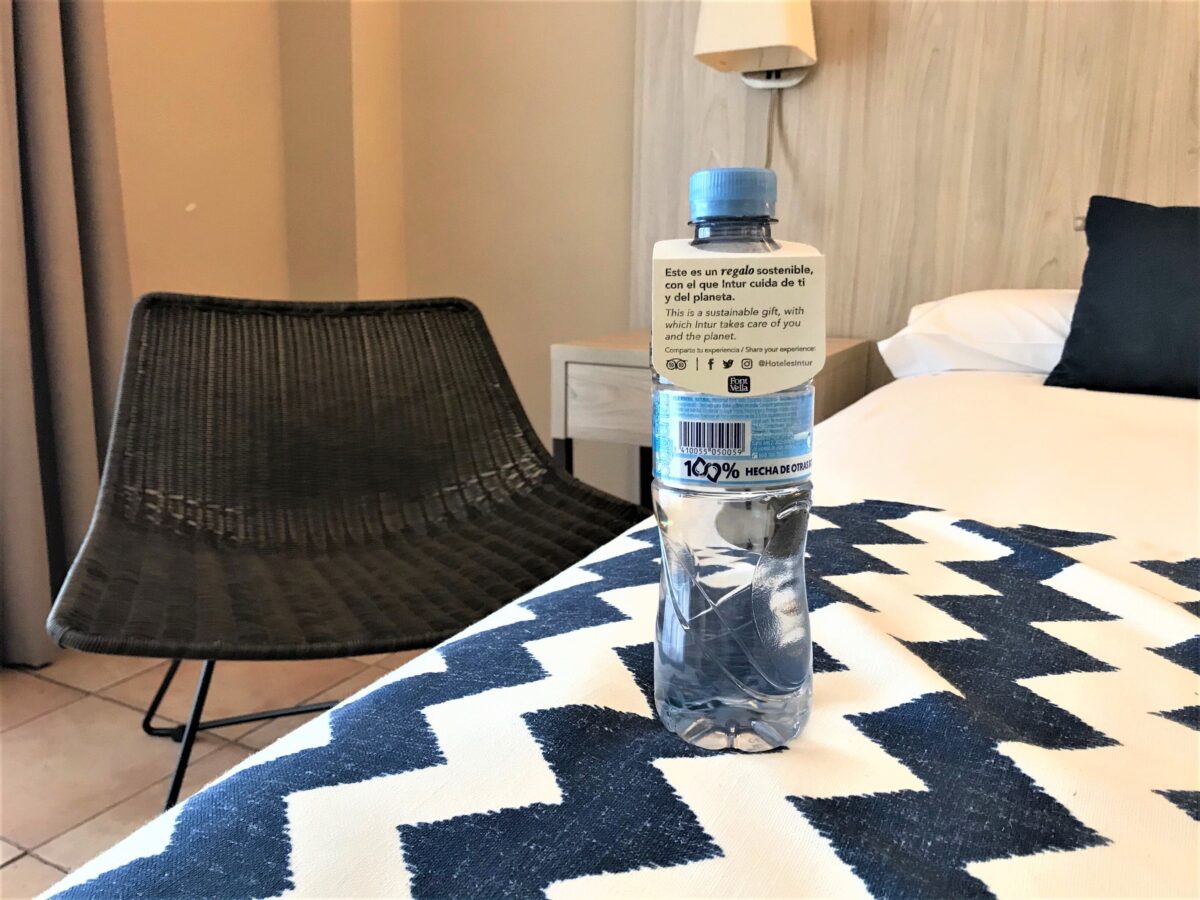 botellas-recicladas-intur-hoteles